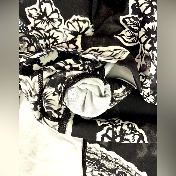 LULULEMON/Painted Paisley Leggings/4 - Picture 5 of 8